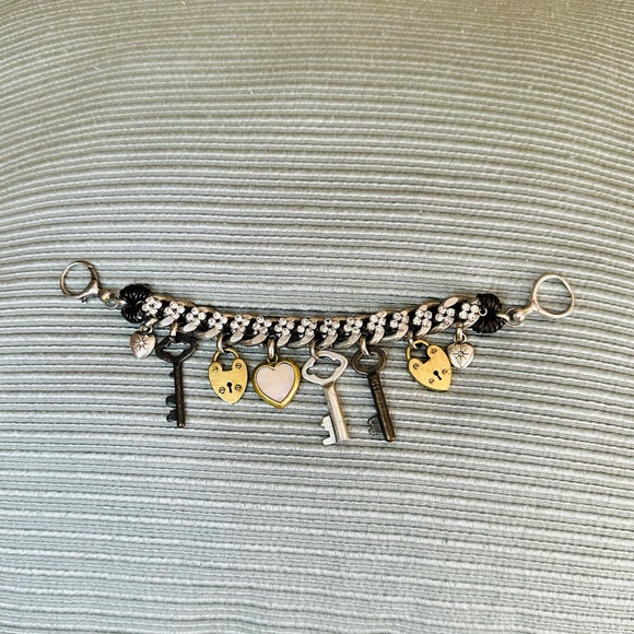 Fossil Brand Pad Lock & Key Charm Bracelet 7-8 inches clasp to clasp - Picture 3 of 11